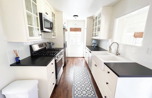 San Clemente Cottage | Cozy Casa Encino: Ocean View Spanish Cottage Retreat