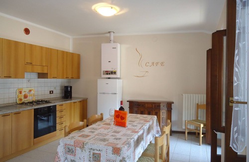 Idro Apartment | Romantic Lakeview Retreat: Casa Enrica with Pool & Kitchen