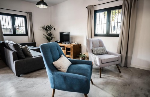 Tejeda House | Pet-Friendly Casa EntreRoques: 4-Star Stay with Hot Tub