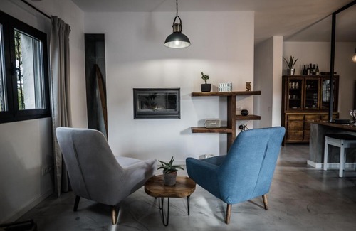 Tejeda House | Pet-Friendly Casa EntreRoques: 4-Star Stay with Hot Tub