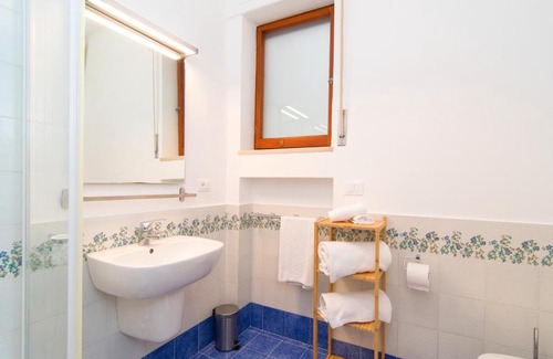 Sorrento City Centre Apartment | Ideal Casa Enza in Sorrento Center, Pet Friendly & Breakfast