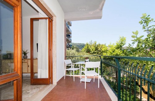 Sorrento City Centre Apartment | Ideal Casa Enza in Sorrento Center, Pet Friendly & Breakfast