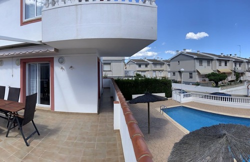 Sant Carles de la Rapita Apartment | Discover Casa del Botargo: Family-Friendly with Pool