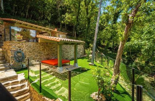 Chantada House | Pet-Friendly Haven at Casa Escondida Aveiga - Rated 9/10