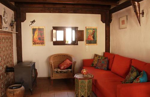 Albunuelas Villa | Discover Casa Escondida: Pet-Friendly Family Getaway