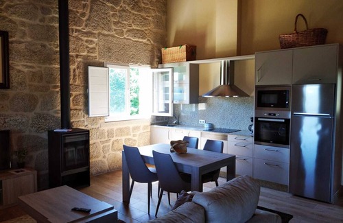 Ponte Caldelas House | Unforgettable Stay at CASA ESFARRAPADA with Spa & Breakfast