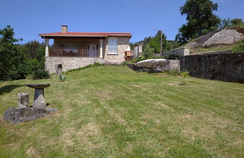 Ponte Caldelas House | Unforgettable Stay at CASA ESFARRAPADA with Spa & Breakfast