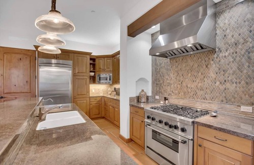Lower State House | Oceanfront Casa Esmeraldo: A Family-Friendly Retreat