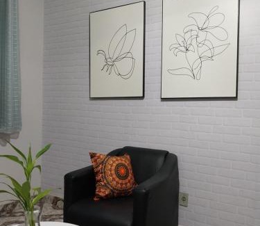Campos House | Comfortable Casa with Wi-Fi & Garage for Families