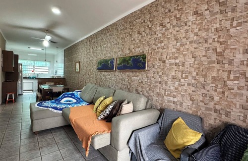 Praia das Palmeiras House | Casa espaçosa c/churrasqueira, Wifi, pet friendly