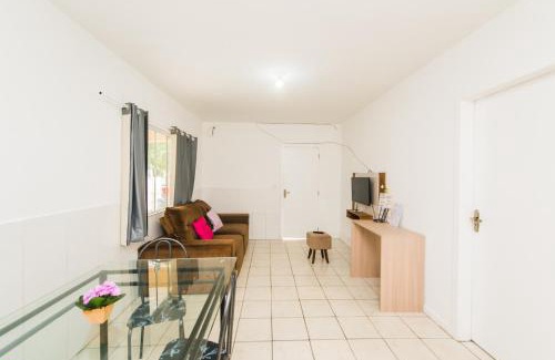 Palhoca House | Spacious Casa Espaçosa with Private Yard & 10/10 Guest Rating