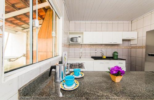Palhoca House | Spacious Casa Espaçosa with Private Yard & 10/10 Guest Rating