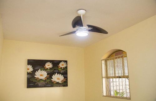 Itapoa House | Comfortable Casa in Pampulha with Spa & Pet-Friendly Amenities