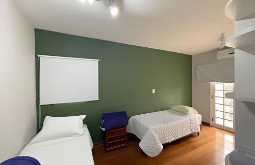 Bairro do Maranhao House | Tranquil Retreat in a Charming Community with Pool & Breakfast