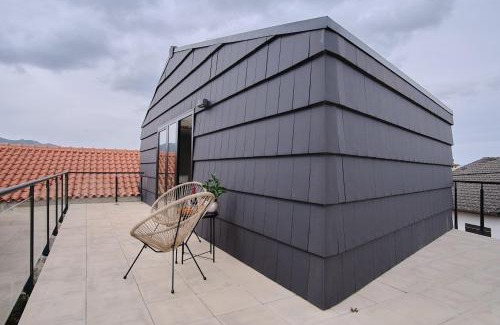 Queira House | Experience Casa Espelho D'Água: Pet-Friendly Oceanfront Retreat