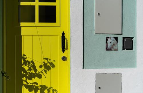 Estombar Apartment | Cozy Rustic Farmhouse: Pet-Friendly Retreat Awaits You
