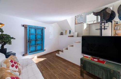 Estombar Apartment | Cozy Rustic Farmhouse: Pet-Friendly Retreat Awaits You