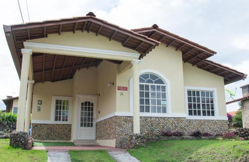 Alto Boquete House | Pet-Friendly Cabin Retreat: Villa Sol in Alto Boquete