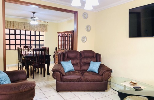 Quetzaltenango House | Casa estilo colonial de 3 habitaciones 2.5 baños