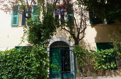 Guiselle Apartment | Explore Casa Eugénie: Mountain Views & Family-Friendly Comfort