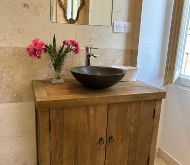 Guiselle Apartment | Explore Casa Eugénie: Mountain Views & Family-Friendly Comfort