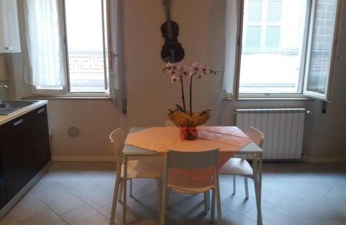 Cremona Apartment | Cozy Casa Eva 2010: Pet-Friendly with Top Guest Rating