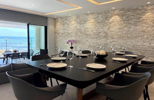 Zona Hotelera Villa | Casa F: Family-Friendly Retreat with Pool and Kitchen