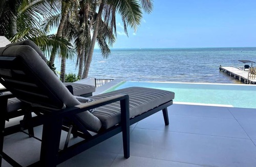 Zona Hotelera Villa | Casa F: Family-Friendly Retreat with Pool and Kitchen