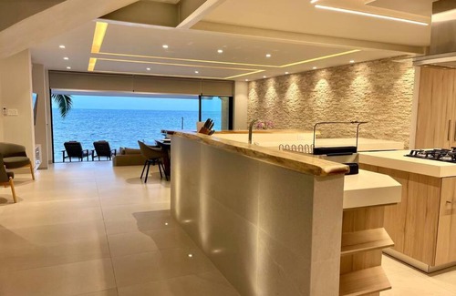 Zona Hotelera Villa | Casa F: Family-Friendly Retreat with Pool and Kitchen