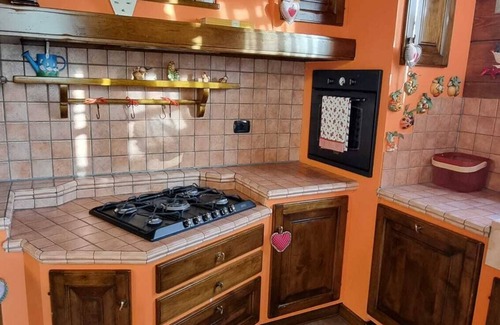 Orentano House | Casa Fabiani - Cozy Wooden Retreat in Pet-Friendly Tuscany