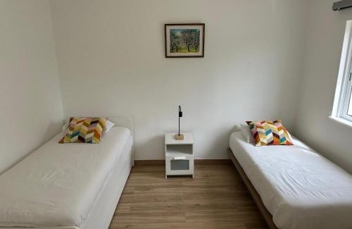 Sagres House | Casa Fagundes: Family-Friendly Retreat with Pet Perks