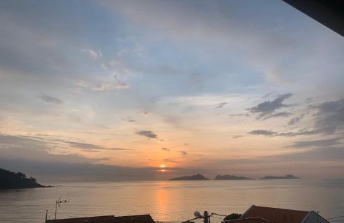 Nigran Apartment | Experience CASA FAMILIAR EN PATOS NIGRAN with Oceanfront Views