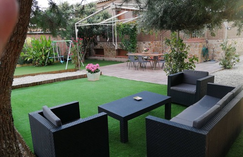 Arges Ski Chalet | Cozy Casa Familiar with Garden Near Toledo Attractions