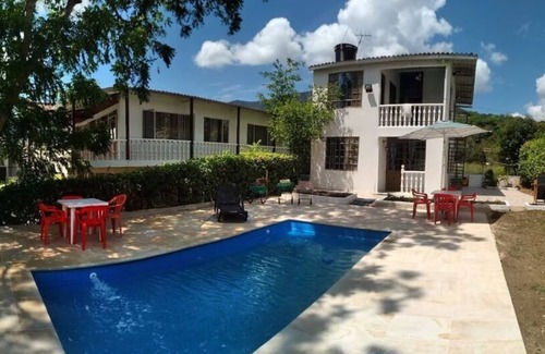 Soacha House | Relaxing Retreat at Casa Familiar Villa Lorenza with Pool