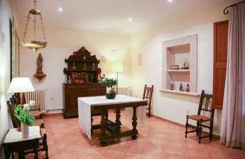 Sa Pobla House | Cozy Casa Familiar: Pet and Child Friendly Retreat