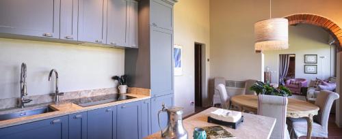 Gaiole in Chianti Villa | Relaxing Casa Faraona: Villa with Private Pool and Ocean View