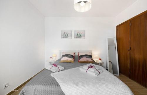 Praia da Rocha Apartment | Family-Friendly Getaway at Casa Farol - Rated 10/10