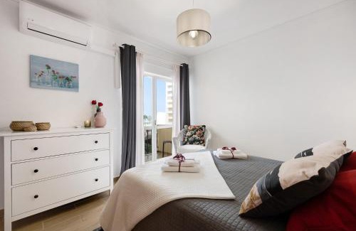 Praia da Rocha Apartment | Family-Friendly Getaway at Casa Farol - Rated 10/10