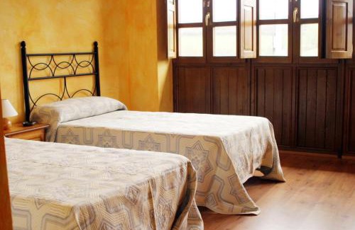 Cangas del Narcea Municipality Hotel | Discover Casa Faruxo: Pet-Friendly Getaway with Dining