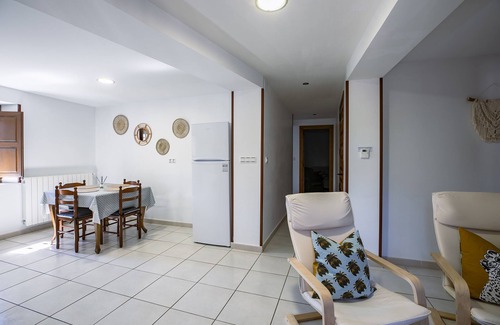 Castiello de Jaca Apartment | Casa Feli: Private Garden Retreat in the Pyrenees