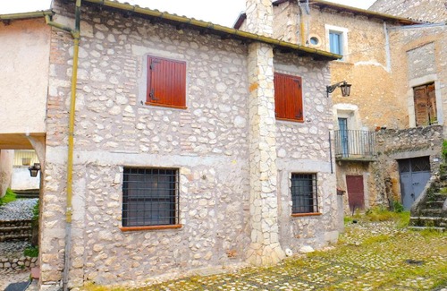 Forme House | Casa Felice: Family & Pet-Friendly Retreat with Great Reviews