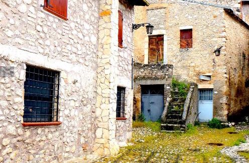 Forme House | Casa Felice: Family & Pet-Friendly Retreat with Great Reviews