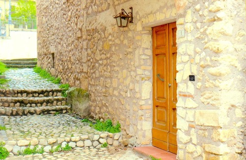 Forme House | Casa Felice: Family & Pet-Friendly Retreat with Great Reviews