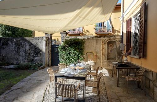 Intra House | Casa Felice - Villa con Giardino in Centro