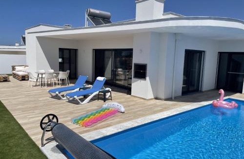 Nadadouro Villa | Oceanfront Casa Felino: Top-Rated Stays with Pool Access