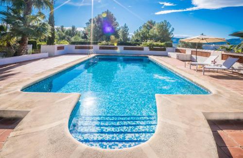 Ermita Villa | Oceanfront Bliss at Casa Feliz - 4-Star Gem Rated 9/10