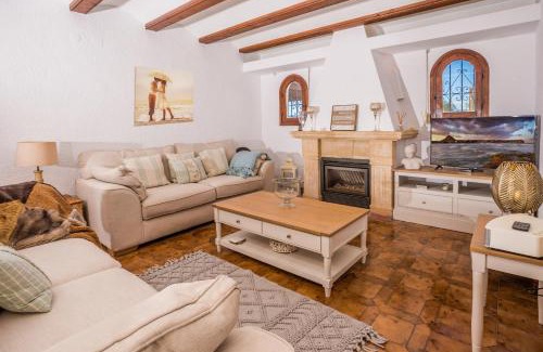 Ermita Villa | Oceanfront Bliss at Casa Feliz - 4-Star Gem Rated 9/10