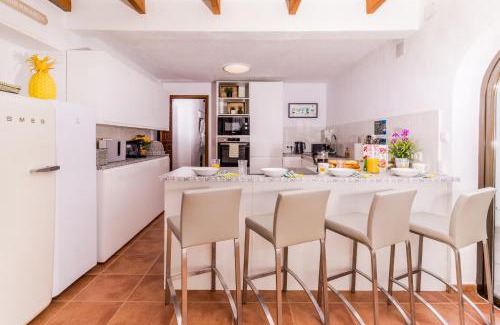 Ermita Villa | Oceanfront Bliss at Casa Feliz - 4-Star Gem Rated 9/10