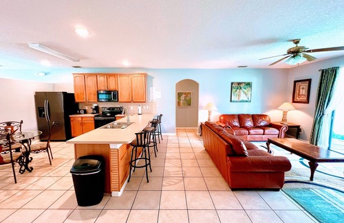Buena Ventura Lakes House | Discover Casa Feliz Kissimmee: Family-Friendly Pool Home