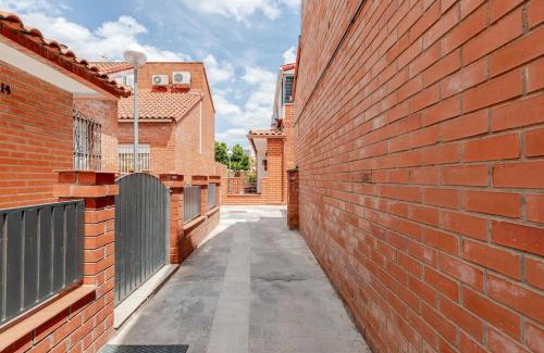 Sevilla Este House | Family-Friendly Casa unifamiliar FIBES with Pool & Hot Tub